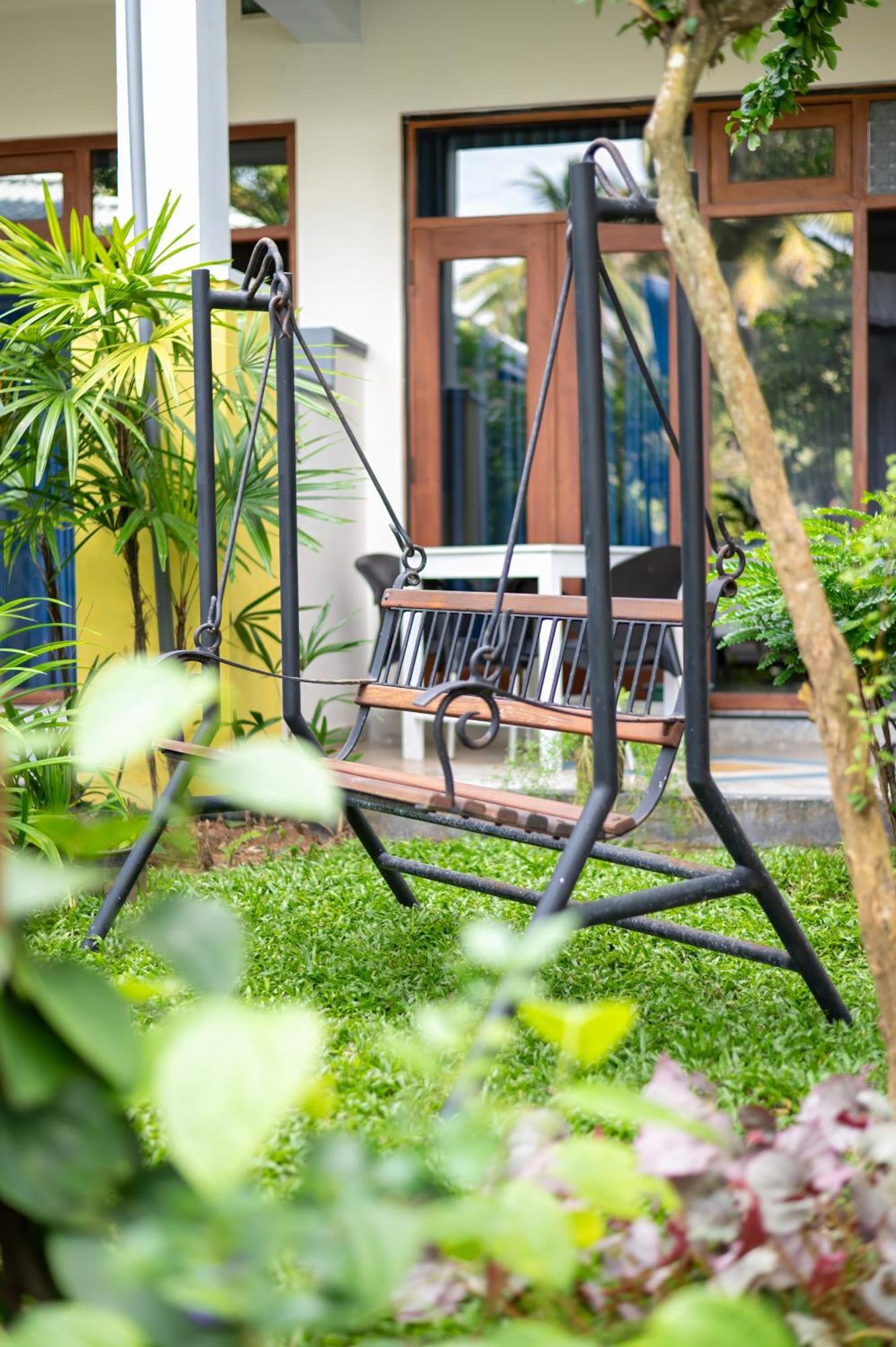 Hotel Aaradhya Mirissa Extérieur photo