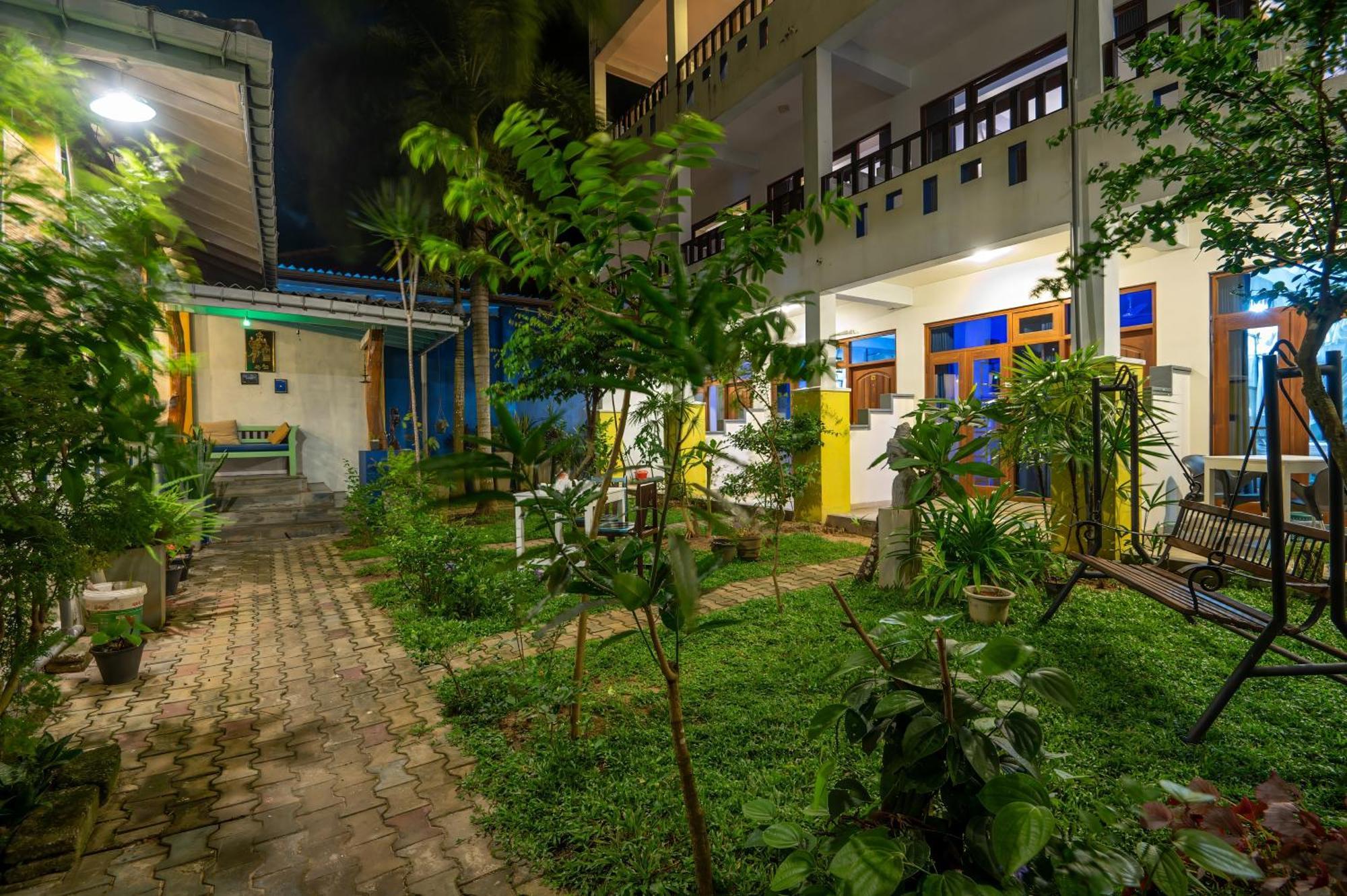 Hotel Aaradhya Mirissa Extérieur photo
