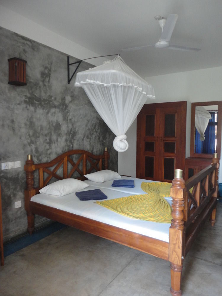 Hotel Aaradhya Mirissa Extérieur photo