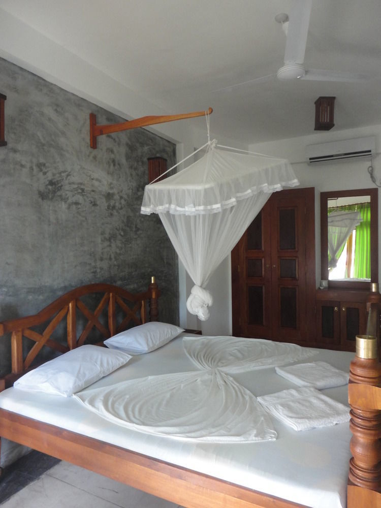Hotel Aaradhya Mirissa Extérieur photo