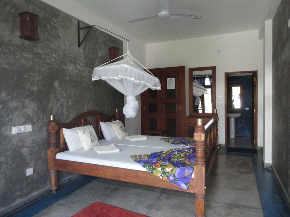 Hotel Aaradhya Mirissa Extérieur photo