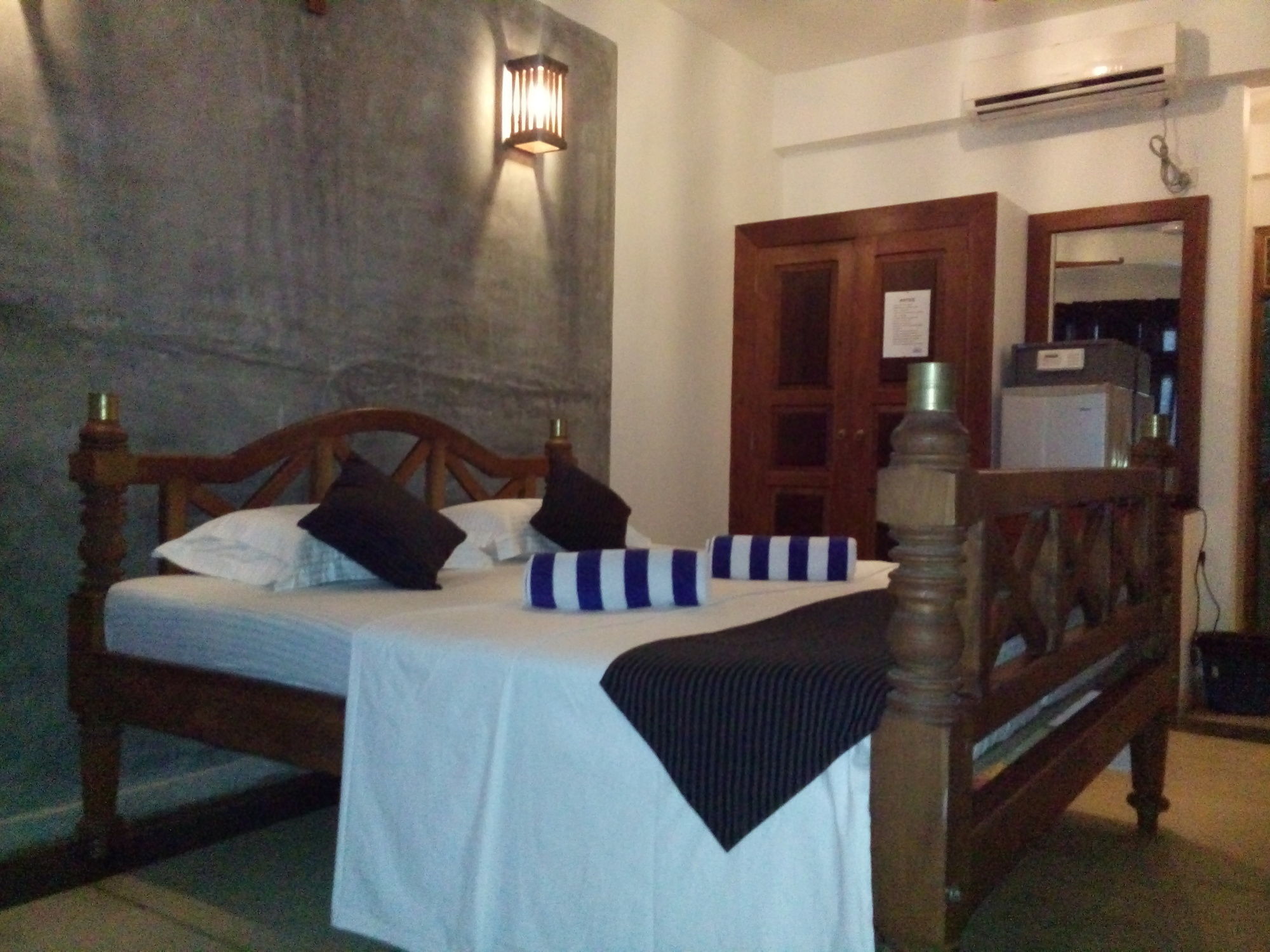 Hotel Aaradhya Mirissa Extérieur photo
