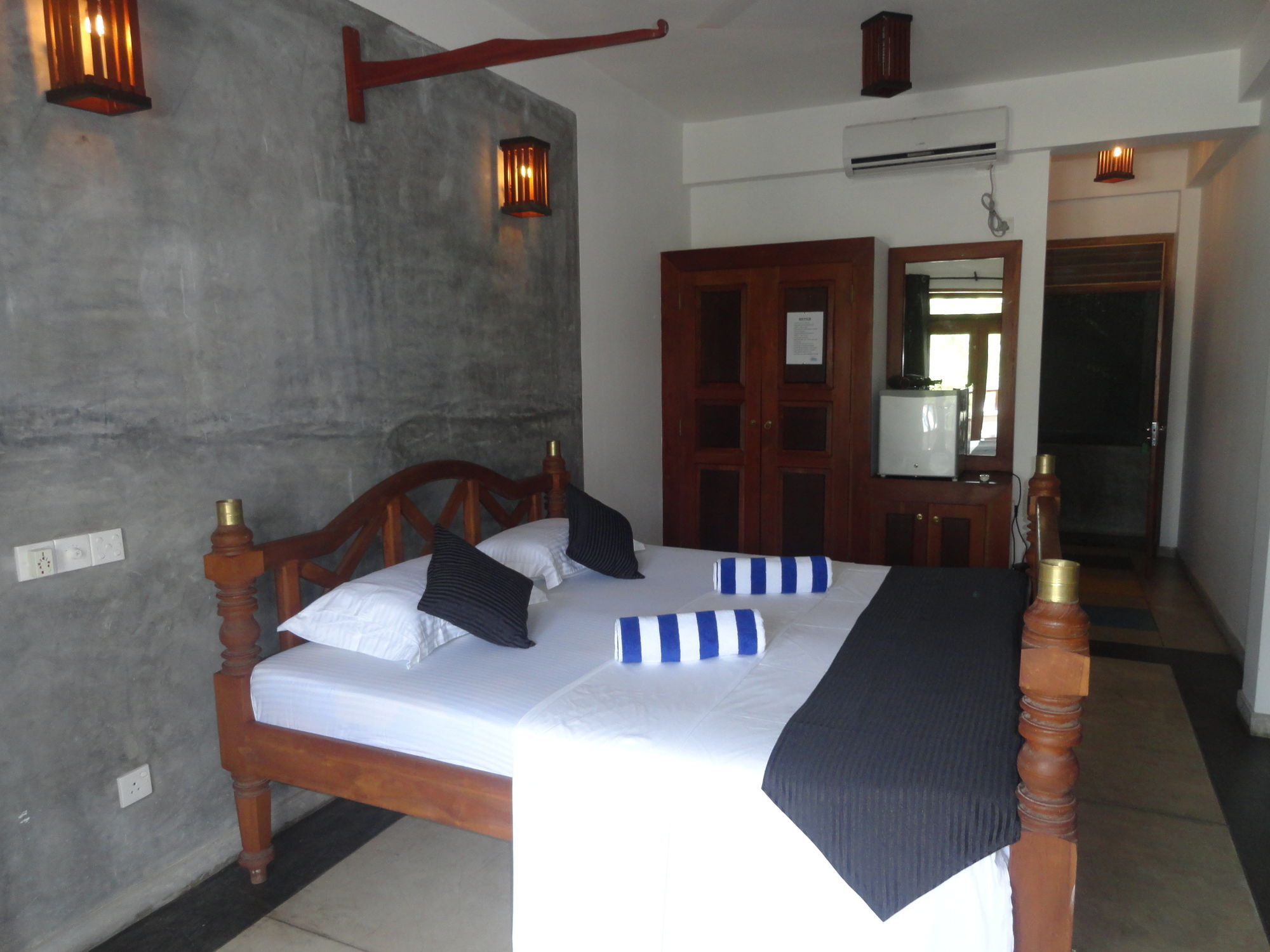 Hotel Aaradhya Mirissa Extérieur photo